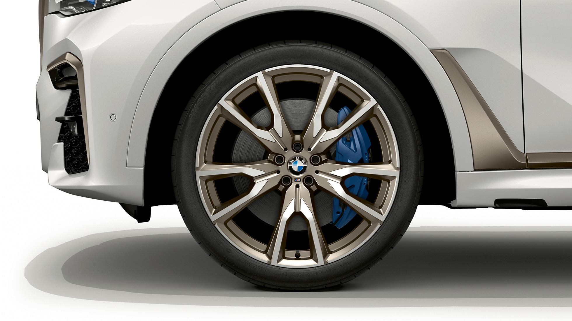 BMW X7, BMW X7 M50d: llanta de aleación ligera Detalle de llanta de aleación ligera del BMW X7 con equipamiento del BMW X7 M50d