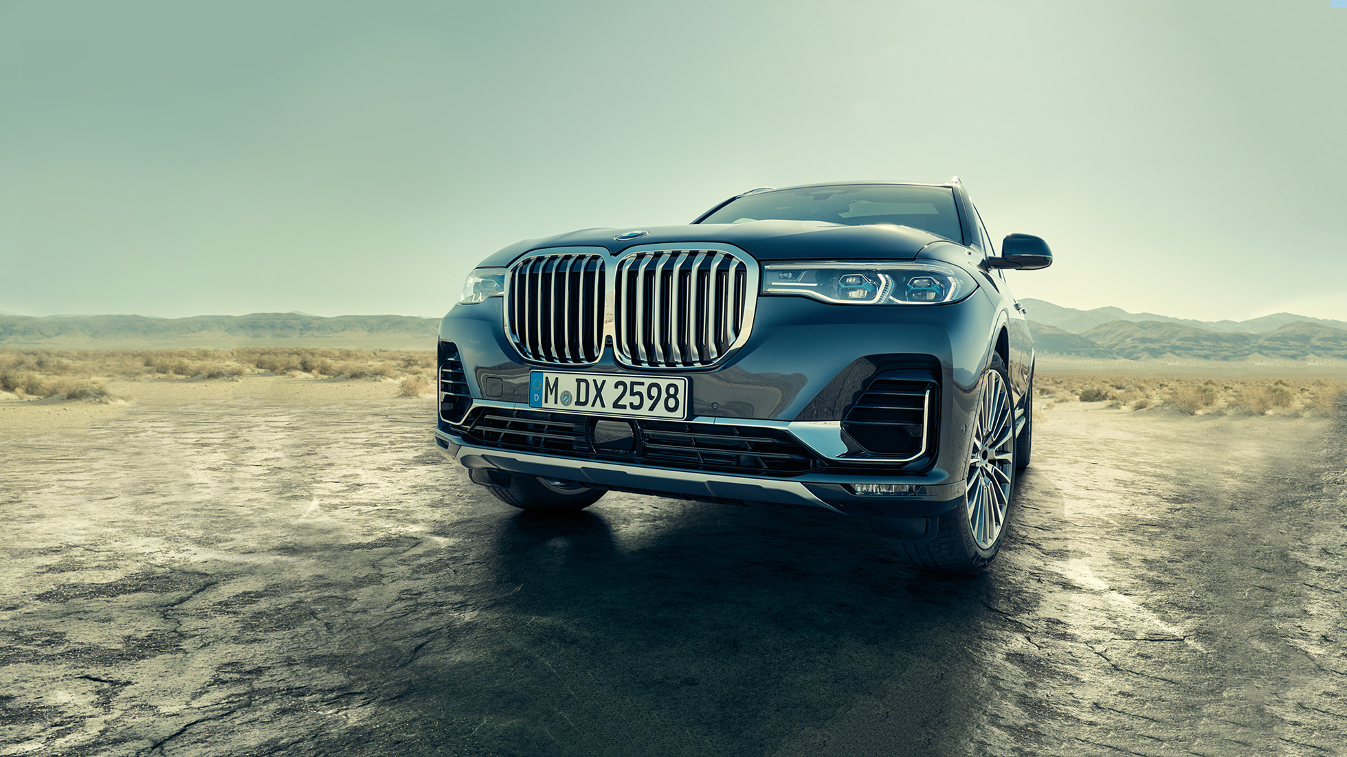 Exterior del BMW X7, vista inferior inclinada Exterior del BMW X7: vista inferior inclinada del frontal
