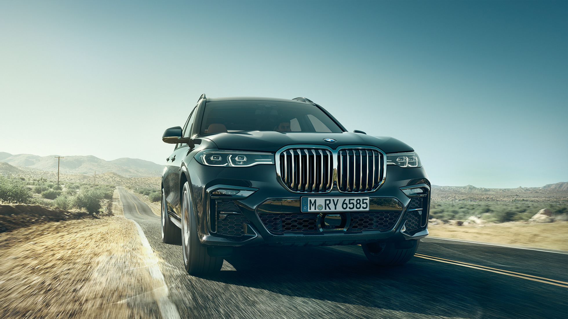 BMW X7, frontal BMW X7 en Arcticgrau, exterior, plano contrapicado del frontal, G07 2019