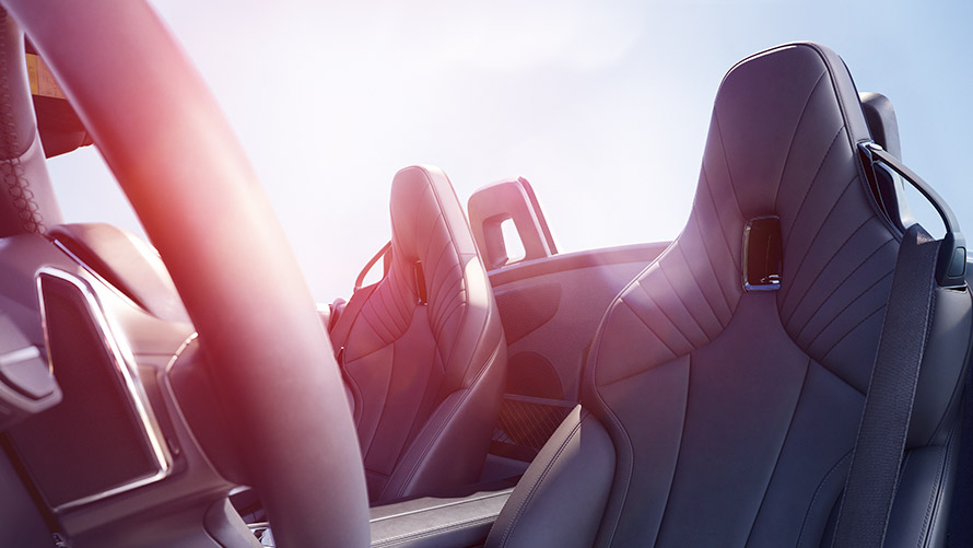 Imagen del interior del BMW Z4 First Edition Imagen del interior del BMW Z4 First Edition con el techo abierto, volante y asientos