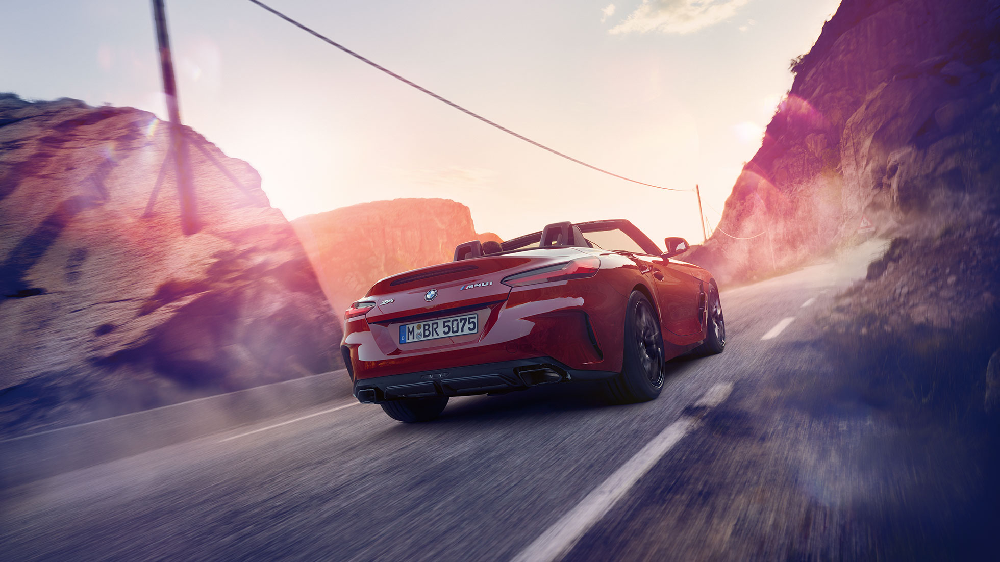 Imagen de la zaga del BMW Z4 Roadster Imagen de la zaga del BMW Z4 Roadster en una carretera
