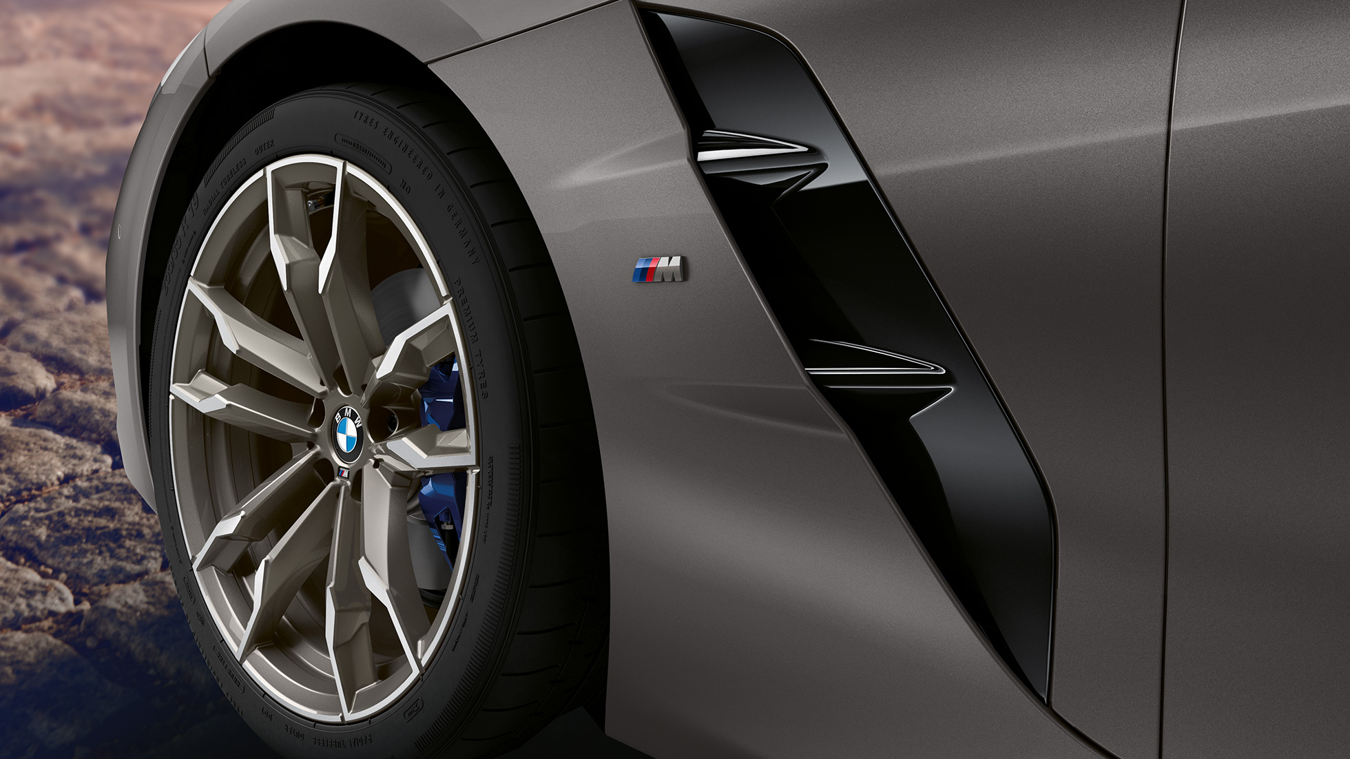 Rueda delantera del BMW Z4 Roadster Rueda delantera de un BMW Z4 Roadster gris