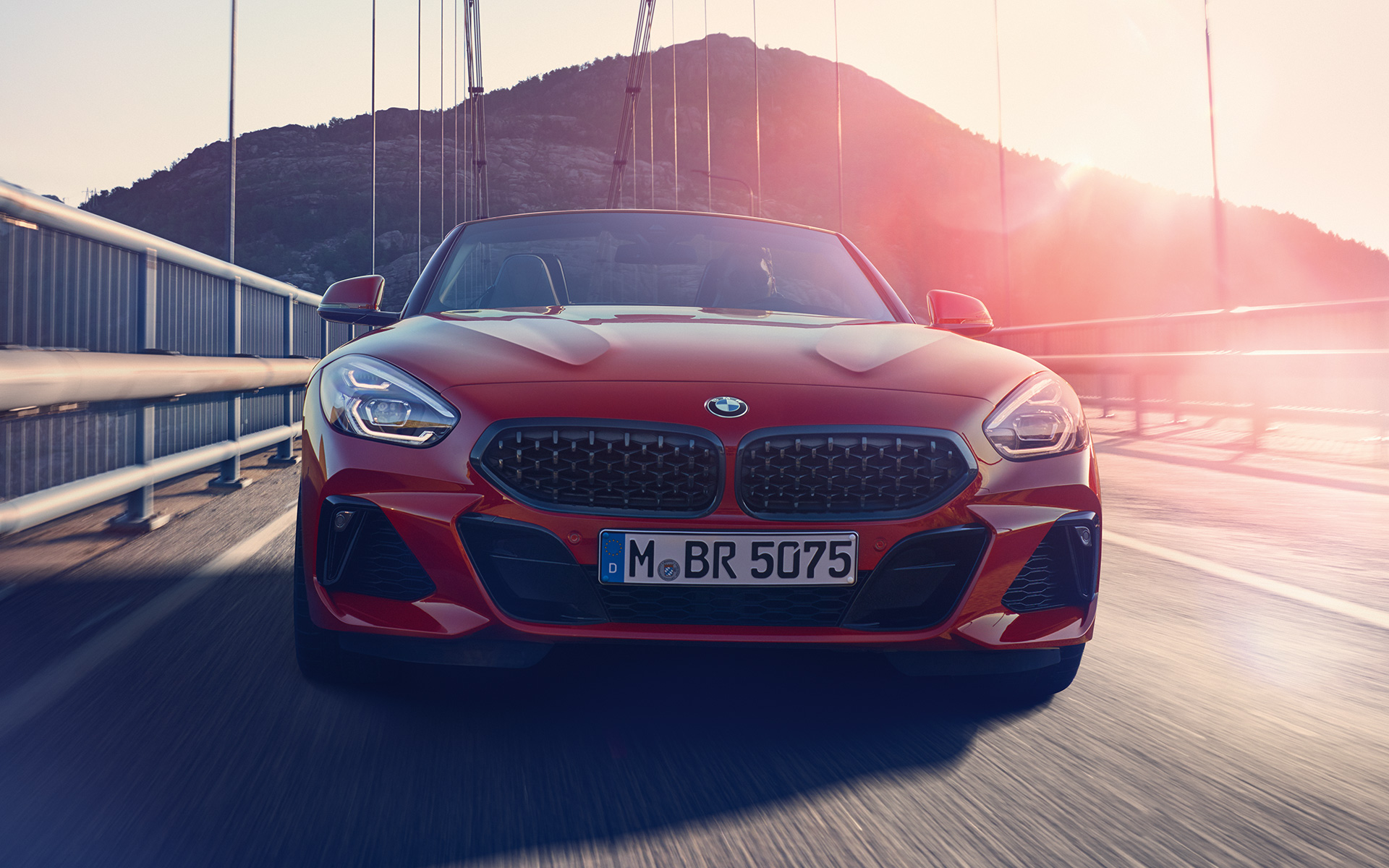 BMW Z4 Roadster (G29) en un puente Toma del frontal del BMW Z4 Roadster (G29) en un puente