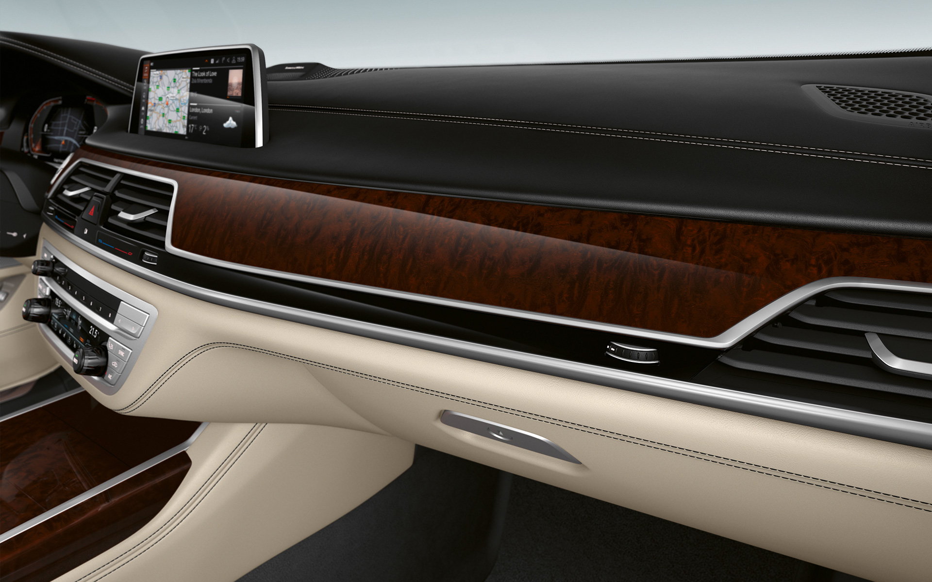 Madera noble BMW Individual veta fresno rojo-negro brillo, primer plano Madera noble BMW Individual veta fresno rojo-negro brillo, primer plano