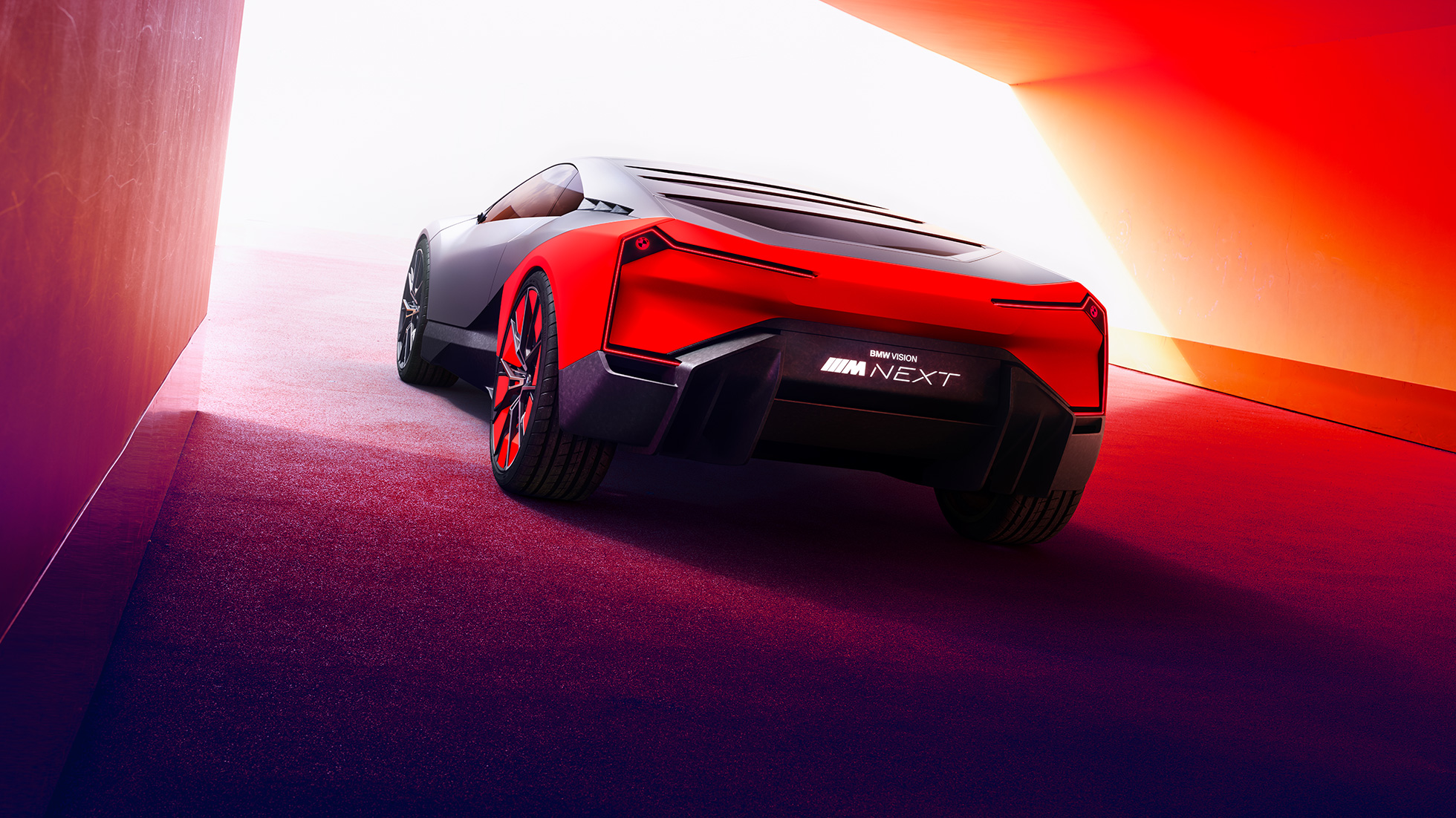 BMW Vision M NEXT, vista de la zaga BMW Vision M NEXT, vista de tres cuartos de la zaga, curva de Hofmeister