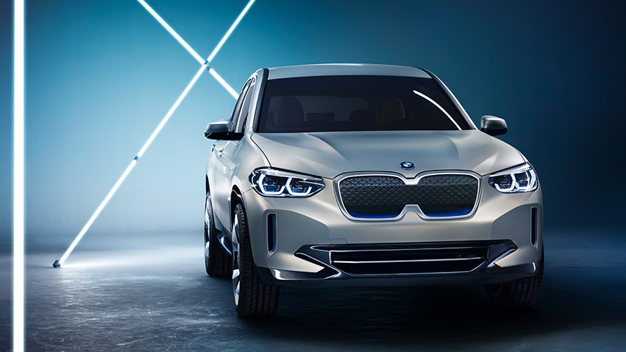 Imagen de estudio del BMW Concept iX3 Imagen de estudio del BMW Concept iX3, vista de tres cuartos del frontal