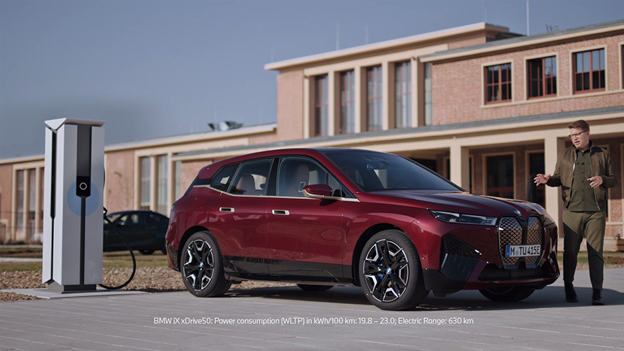 Vehículos eléctricos BMW, BMW iX, vídeo de carga pública con puntos de carga de alta potencia BMW Charging Vehículos eléctricos BMW, BMW iX, vídeo de carga pública con puntos de carga de alta potencia BMW Charging
