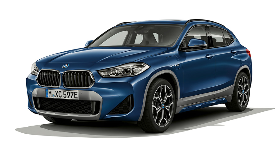 BMW X2 xDrive25e, modelo PHEV, vista de tres cuartos del frontal BMW X2 xDrive25e, modelo PHEV, imagen de estudio, vista de tres cuartos del frontal