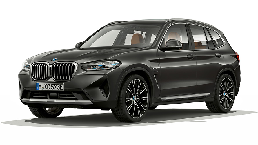 BMW X3 xDrive30e, modelo PHEV, vista de tres cuartos del frontal BMW X3 xDrive30e, modelo PHEV, imagen de estudio, vista de tres cuartos del frontal