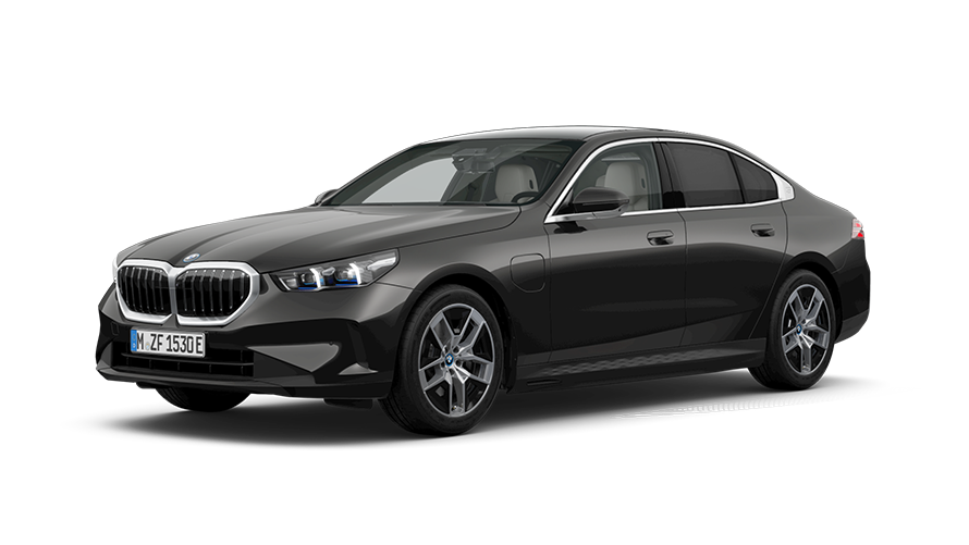 BMW Serie 5 Berlina G60 PHEV Vista de 3/4 del frontal, parado