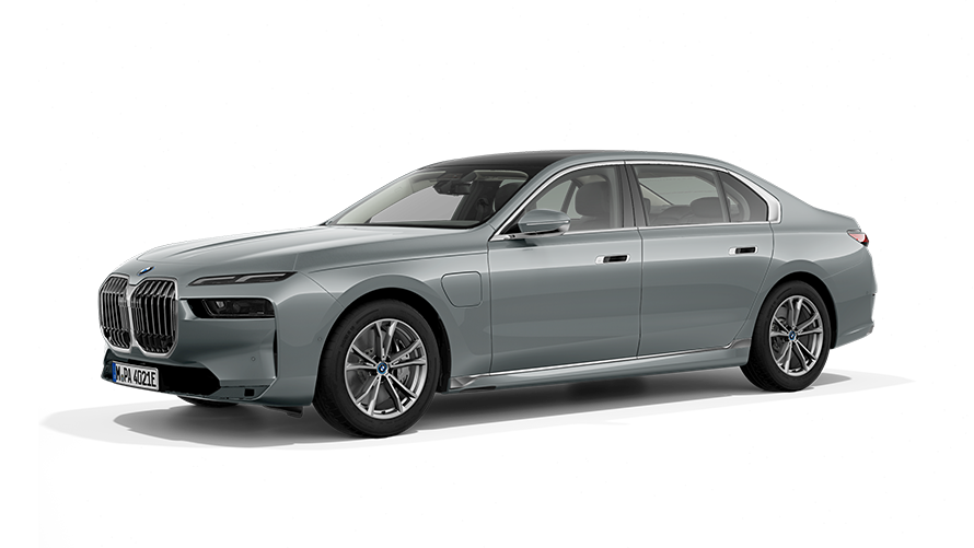 BMW 750e xDrive PHEV, vista de tres cuartos del frontal BMW 750e xDrive PHEV, vista de tres cuartos del frontal