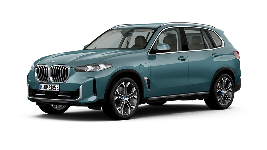 BMW X5 xDrive50e G05 PHEV Vista de 3/4 del frontal, parado
