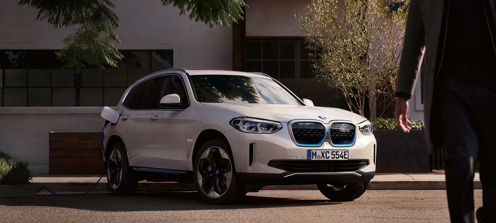 BMW iX3 100% eléctrico SUV eléctrico BMW iX3 cargando