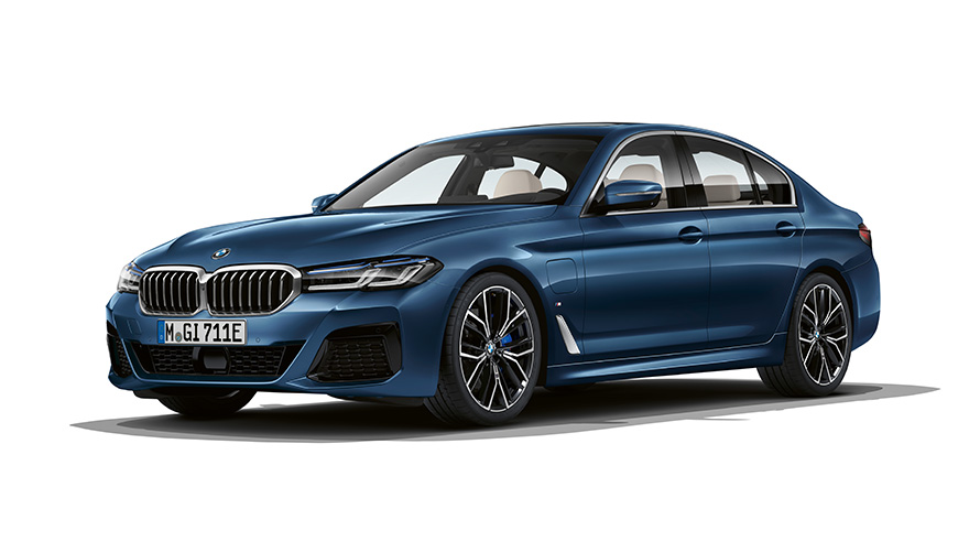 BMW Serie 5 híbrido enchufable Vista frontal lateral del BMW Serie 5 híbrido enchufable. Berlina híbrida enchufable