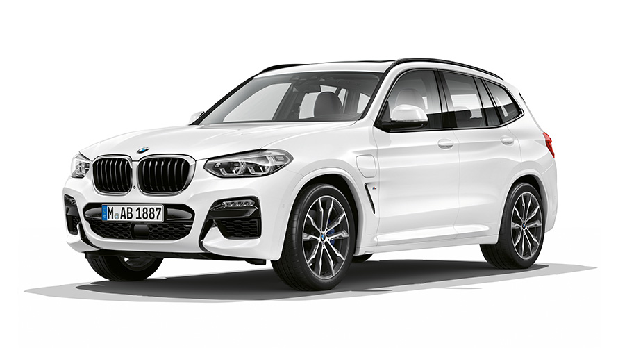BMW X3 híbrido enchufable Vista frontal lateral del BMW X3 híbrido enchufable. SUV híbrido enchufable
