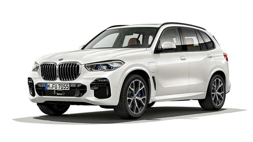 BMW X5 híbrido enchufable Vista frontal lateral del BMW X5 híbrido enchufable. SUV híbrido enchufable