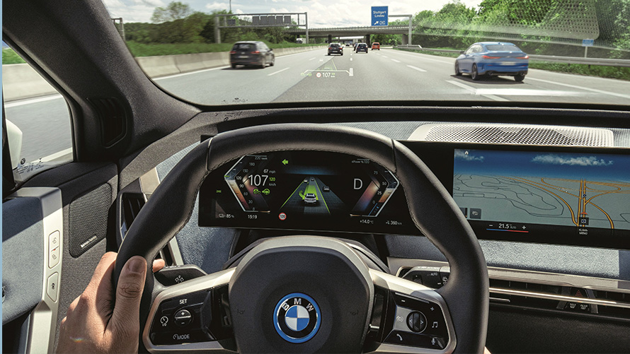 Vista de una autopista desde un BMW Vista de una autopista la plaza del conductor de un BMW