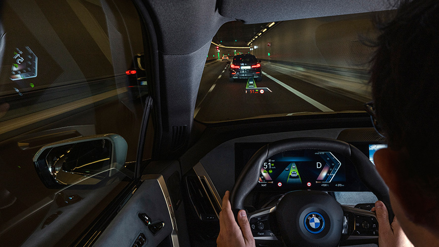 Assisted Driving View Central muestra la situación actual Remote Software Upgrade Assisted Driving View Central muestra la situación actual