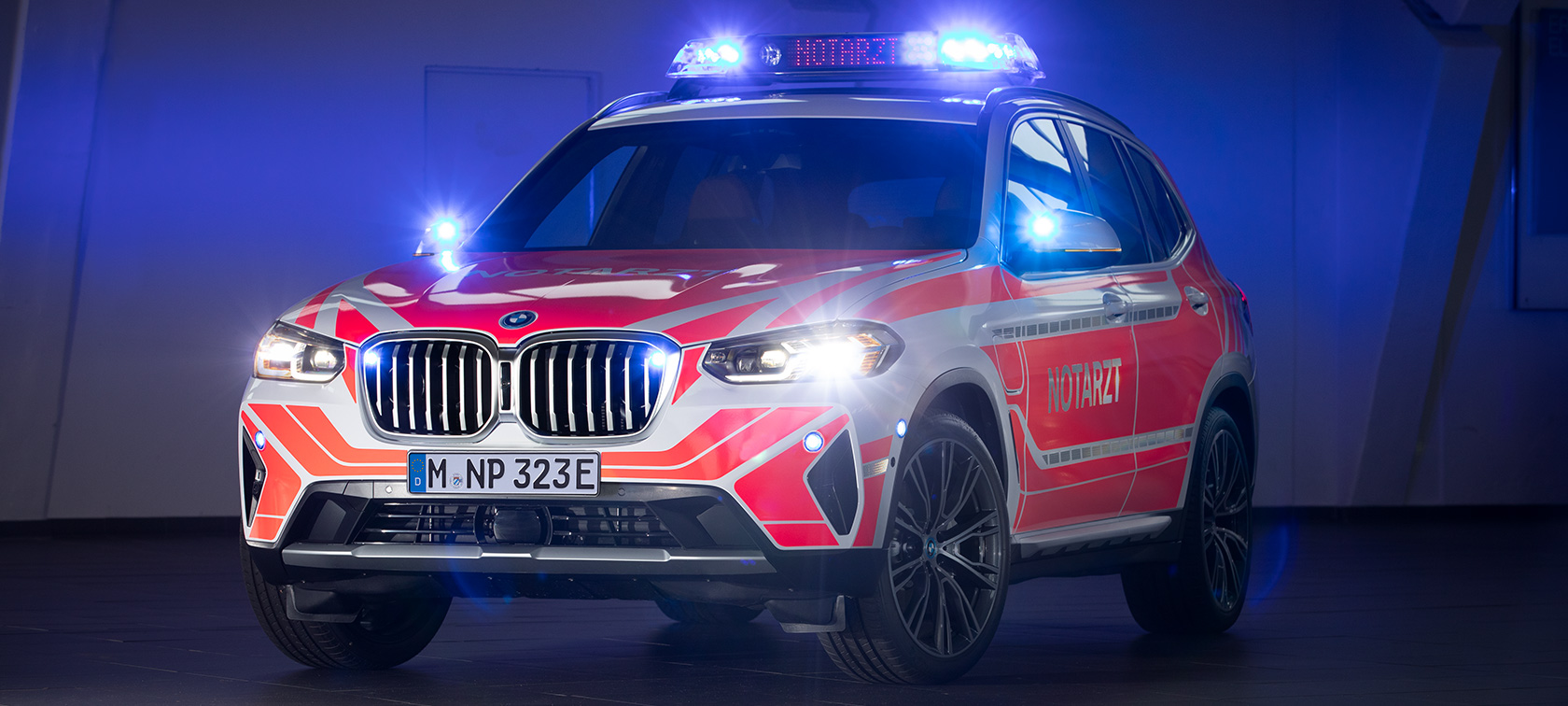 BMW X3 G01 LCI vehículo del médico de emergencia BMW X3 G01 LCI vehículo de médico de emergencia, vista de 1/3 del frontal, aparcamiento