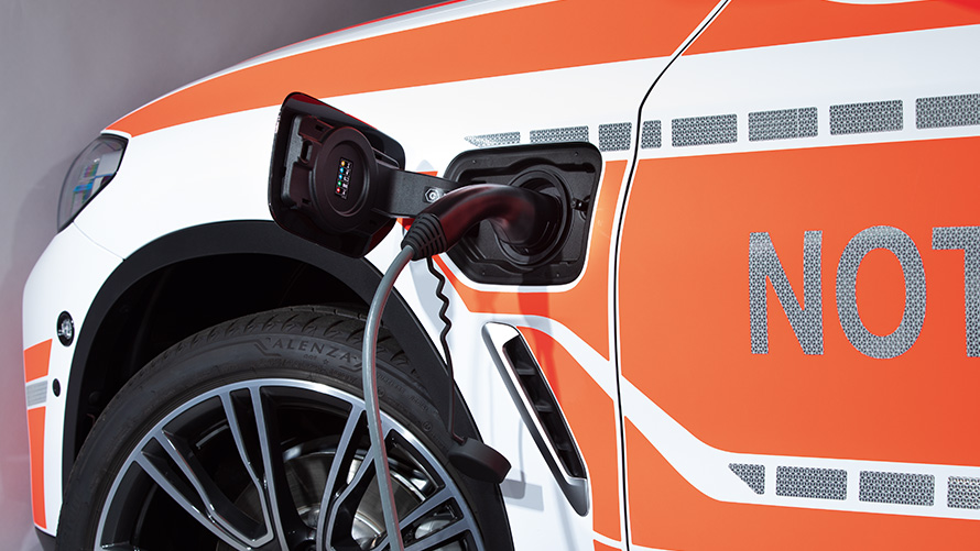 BMW X3 G01 LCI PHEV vehículo de médico de emergencia, toma de carga BMW X3 G01 LCI PHEV vehículo de médico de emergencia, toma de carga abierta