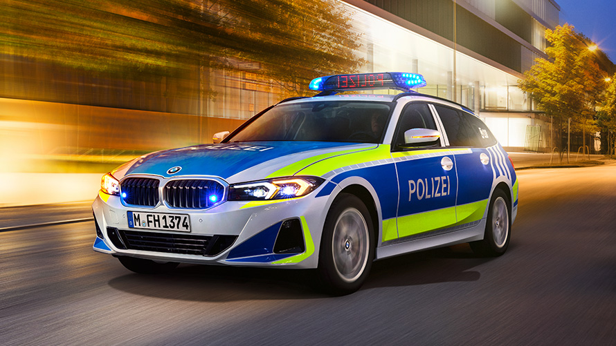 BMW Serie 3 Touring, vehículo de policía BMW Serie 3 Touring, vehículo de policía, vista de 1/3 del frontal, en marcha