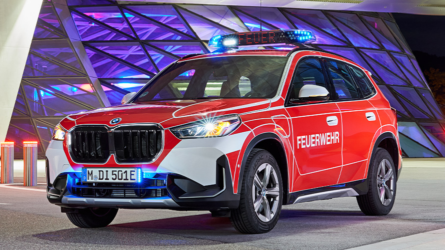 BMW X1 vehículo de bomberos BMW X1 vehículo de bomberos, vista de 3/4 del frontal, en marcha