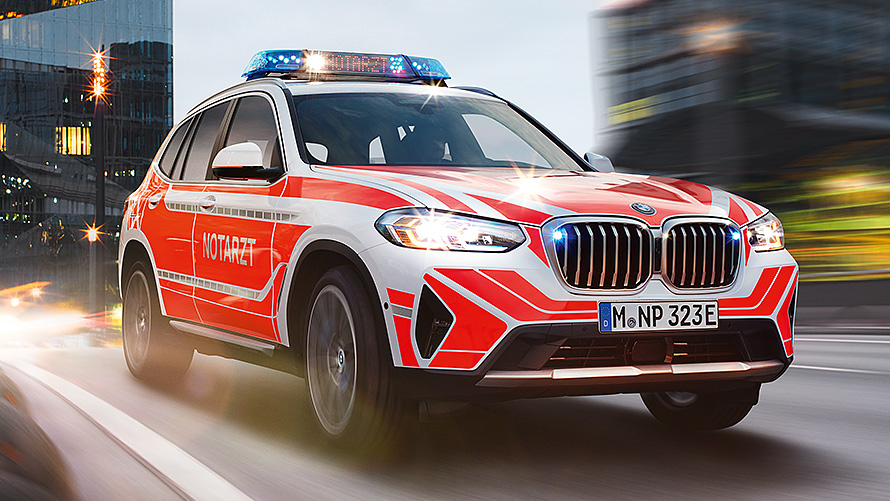 BMW X3 G01 LCI vehículo del médico de emergencia BMW X3 G01 LCI vehículo de médico de emergencia, vista de 1/3 del frontal, en marcha