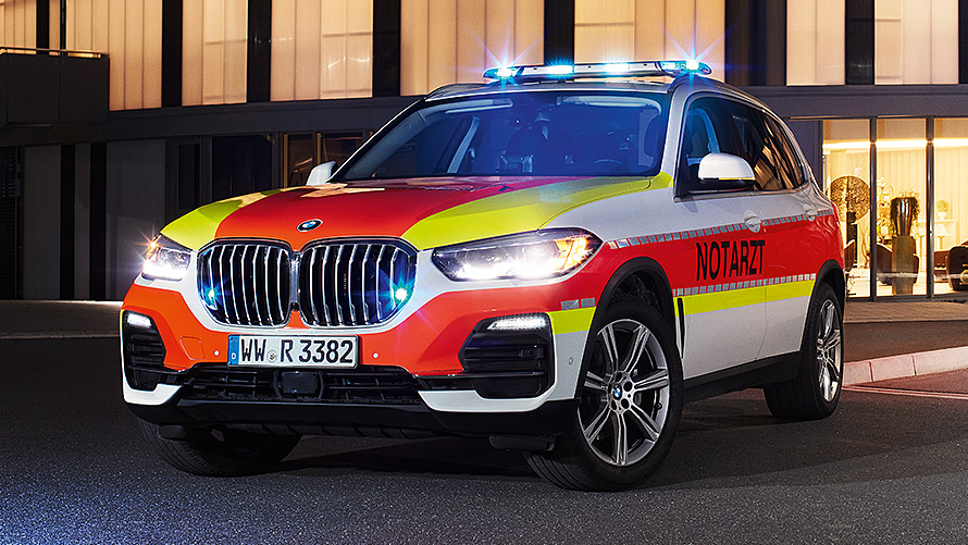 BMW X5 G05 vehículo del médico de emergencia BMW X5 G05 vehículo de médico de emergencia, vista de 1/3 del frontal, aparcamiento