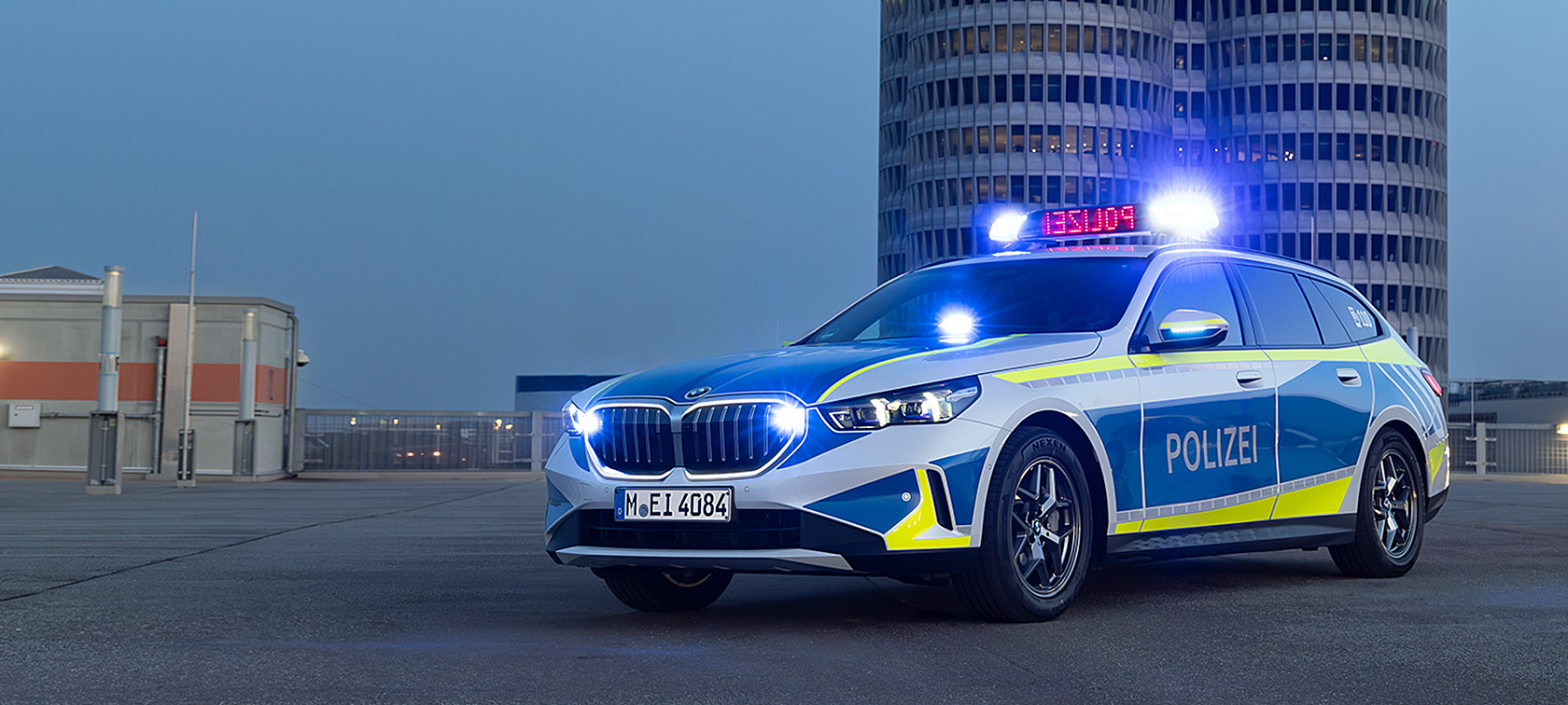 BMW Serie 5 Touring G31 LCI vehículo de policía BMW Serie 5 Touring G31 LCI, vehículo de policía, vista de 1/3 del frontal, conducción por túnel