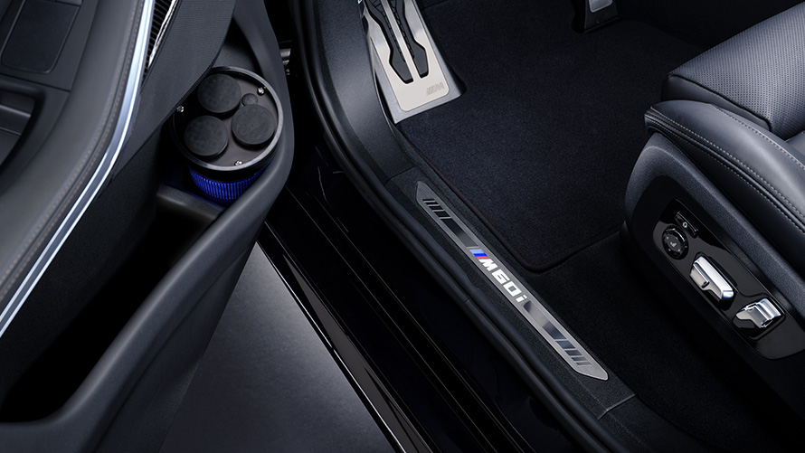 Vehículos de protección especial BMW, equipamiento opcional, molduras de entrada Vehículos de protección especial BMW, equipamiento opcional, molduras de entrada