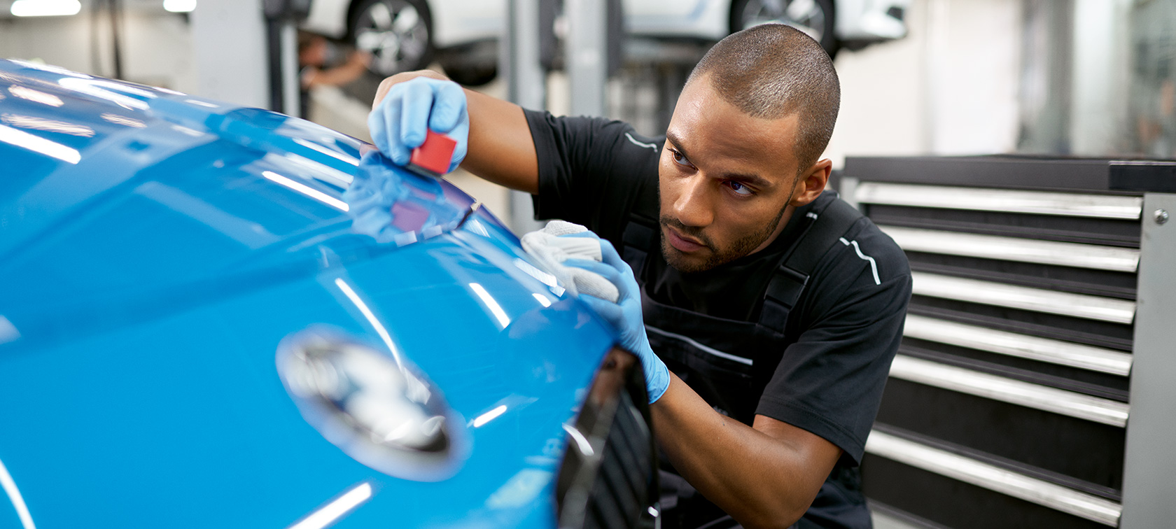 Reparaciones estéticas de BMW Reparaciones y mantenimiento de BMW Reparaciones y mantenimiento de BMW Reparaciones estéticas de BMW Personal del Taller de Servicio