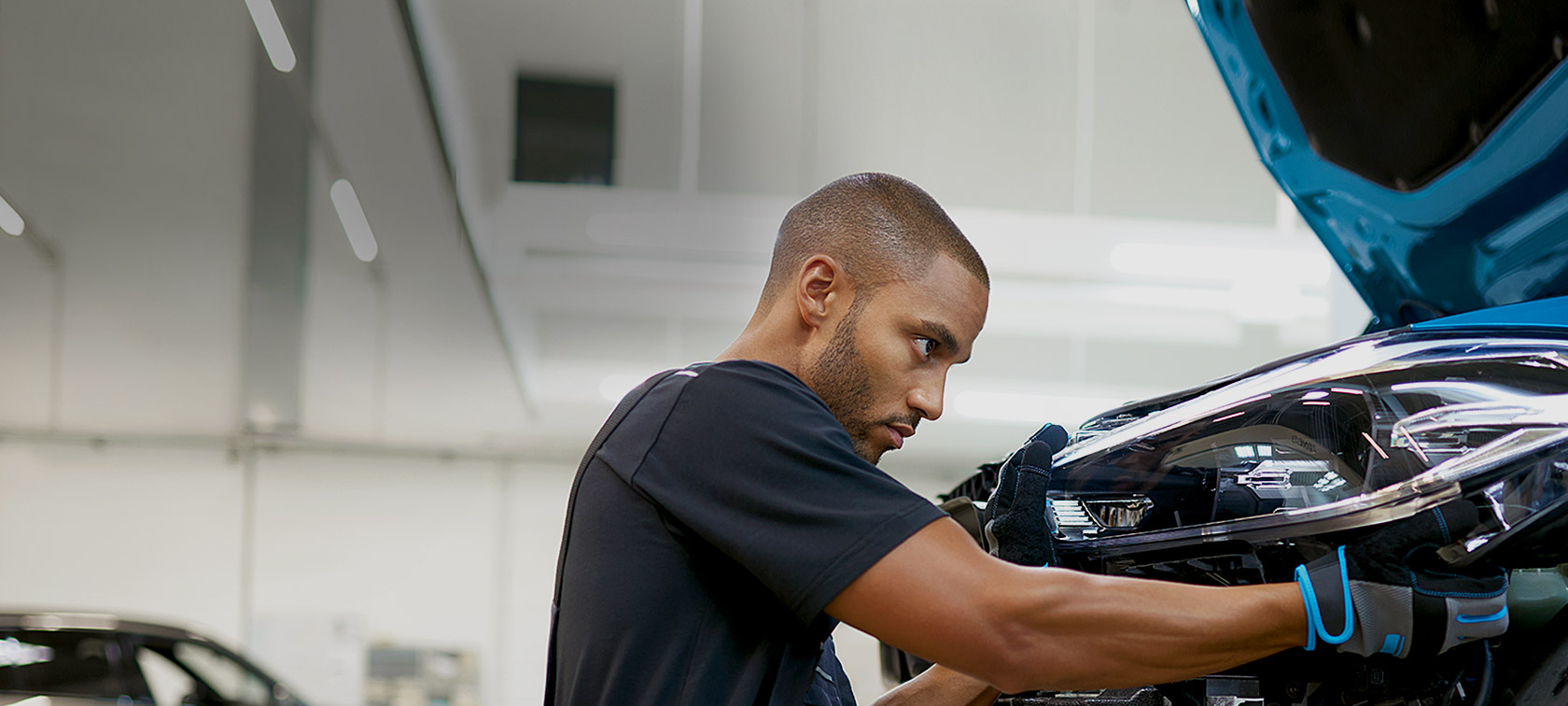 Reparaciones y mantenimiento de BMW Personal del Taller de Servicio