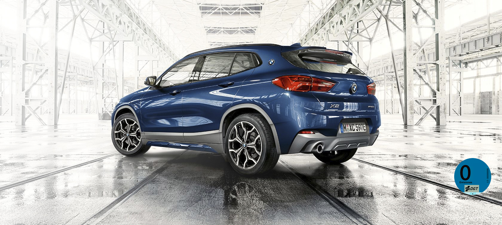 Vista delantera de tres cuartos del BMW X2 xDrive25e híbrido enchufable Vista delantera de tres cuartos del BMW X2 xDrive25e híbrido enchufable