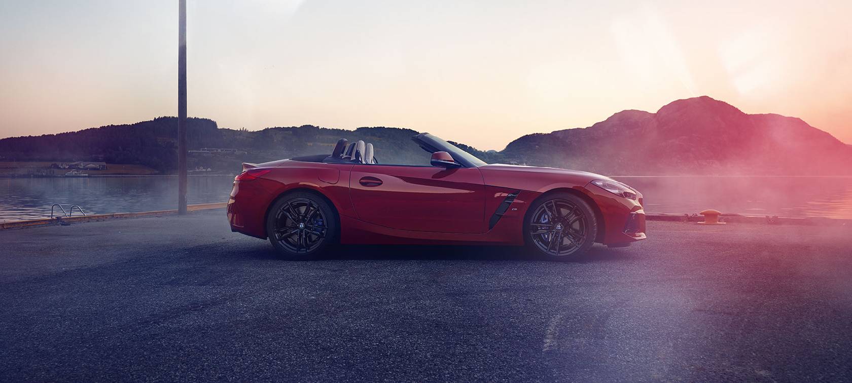 BMW Z4 sDrive20i con caja de cambios manual en carretera BMW Z4 sDrive20i con caja de cambios manual en carretera