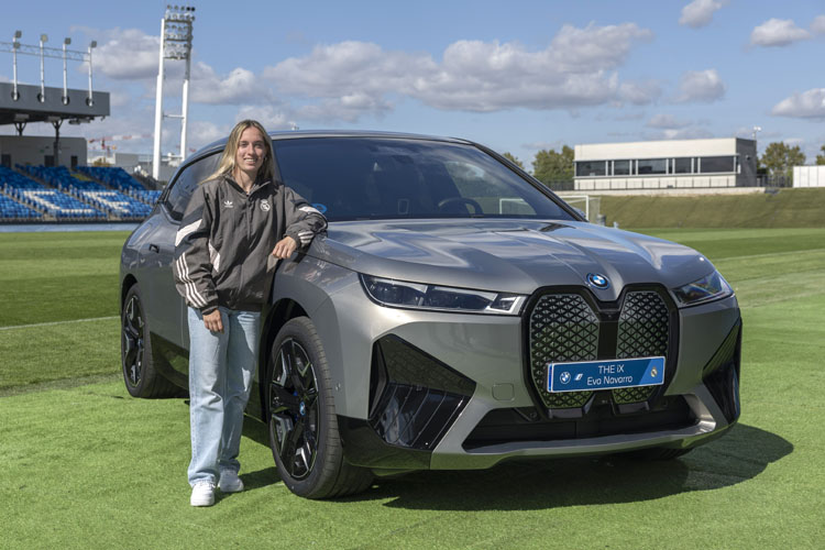 19 Eva Navarro Delantera BMW iX xDrive50