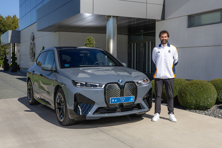 23 Llull Base-escolta BMW iX xDrive50
