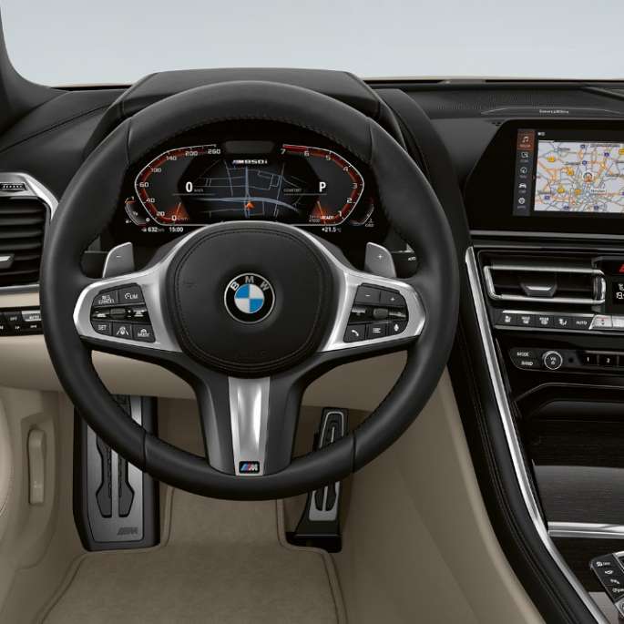 BMW M850i xDrive, Dravitgrau metalizado, puesto de conducción con volante M de cuero. BMW M850i xDrive, Dravitgrau metalizado, puesto de conducción con volante M de cuero.