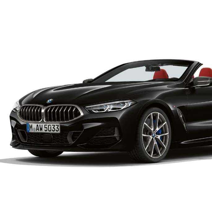 BMW M850i xDrive, Carbonschwarz metalizado, vista de tres cuartos del frontal. BMW M850i xDrive, Carbonschwarz metalizado, vista de tres cuartos del frontal.